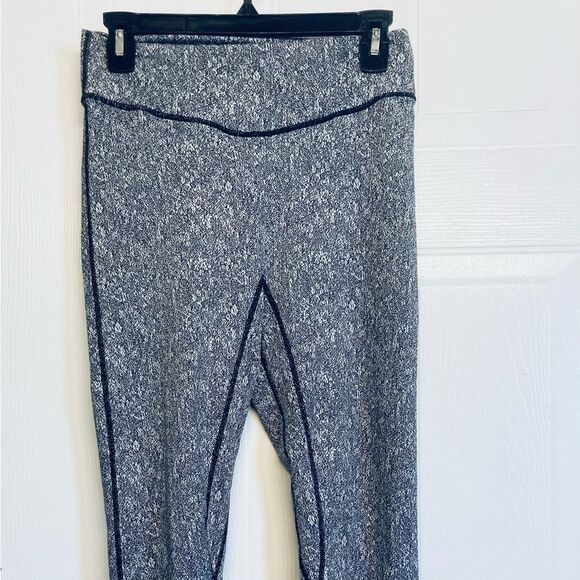 ECHT Gray White Speckle Pattern High Waisted Jacquard Textured Leggings Small - Picture 1 of 7
